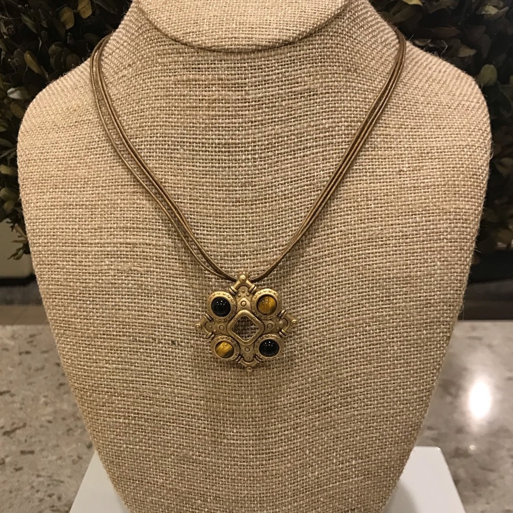 Premier Designs Necklace w/ Gold Pendant w/ Accent